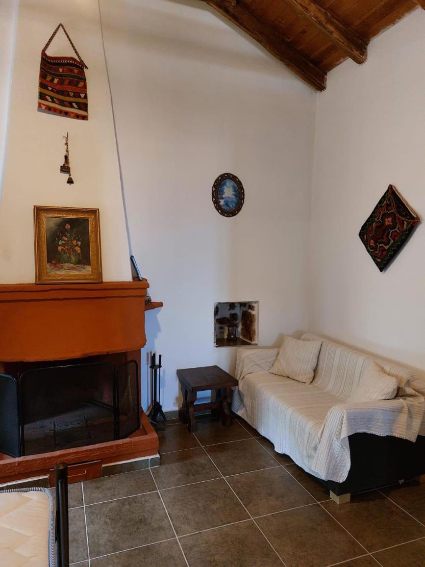 Politeika Traditional House Тирос Экстерьер фото
